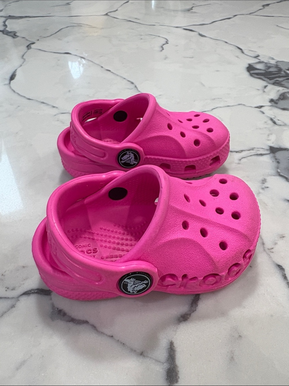 CROCS Kids Classic Clogs in Hot Pink